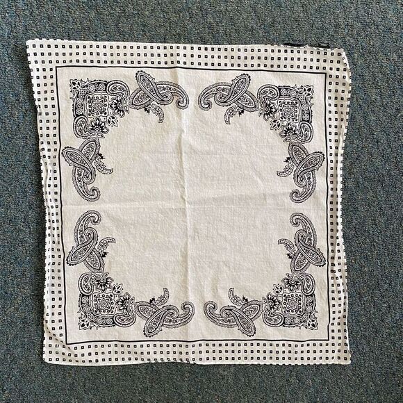 Sprezza New York square paisley print white and black bandana 19.5x19.5 - Picture 1 of 4
